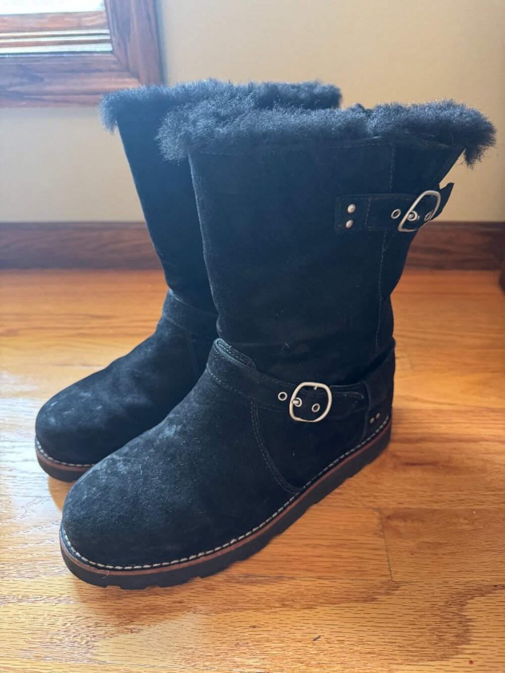 black with buckle UGG Noira boots, with box EXCELLENT quality, women 8, mid calf